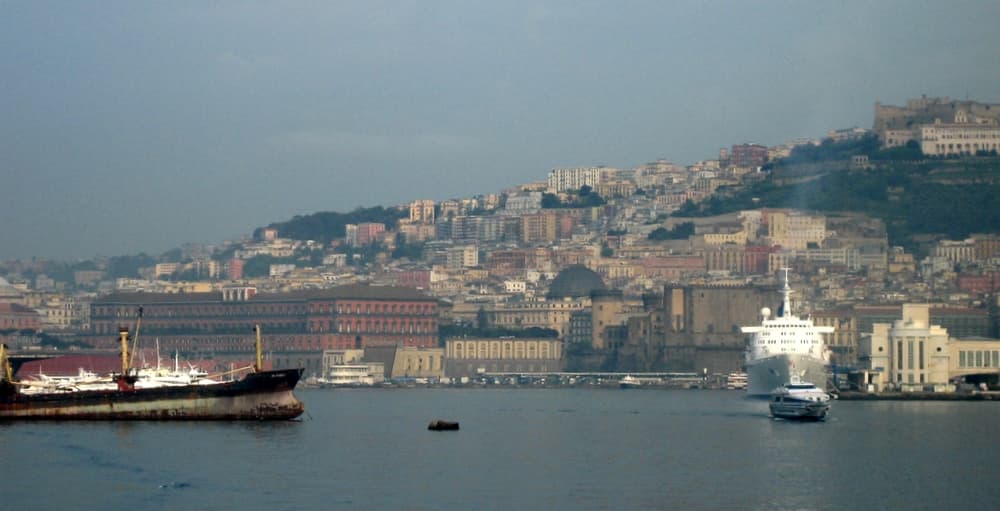 How the ferry system works in the Bay of Naples