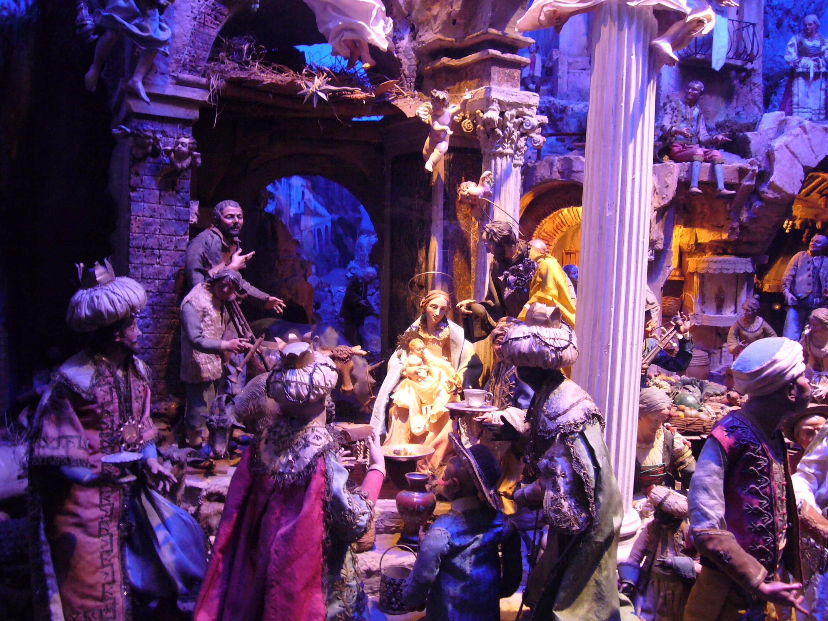 Christmas in Naples — a city in costume